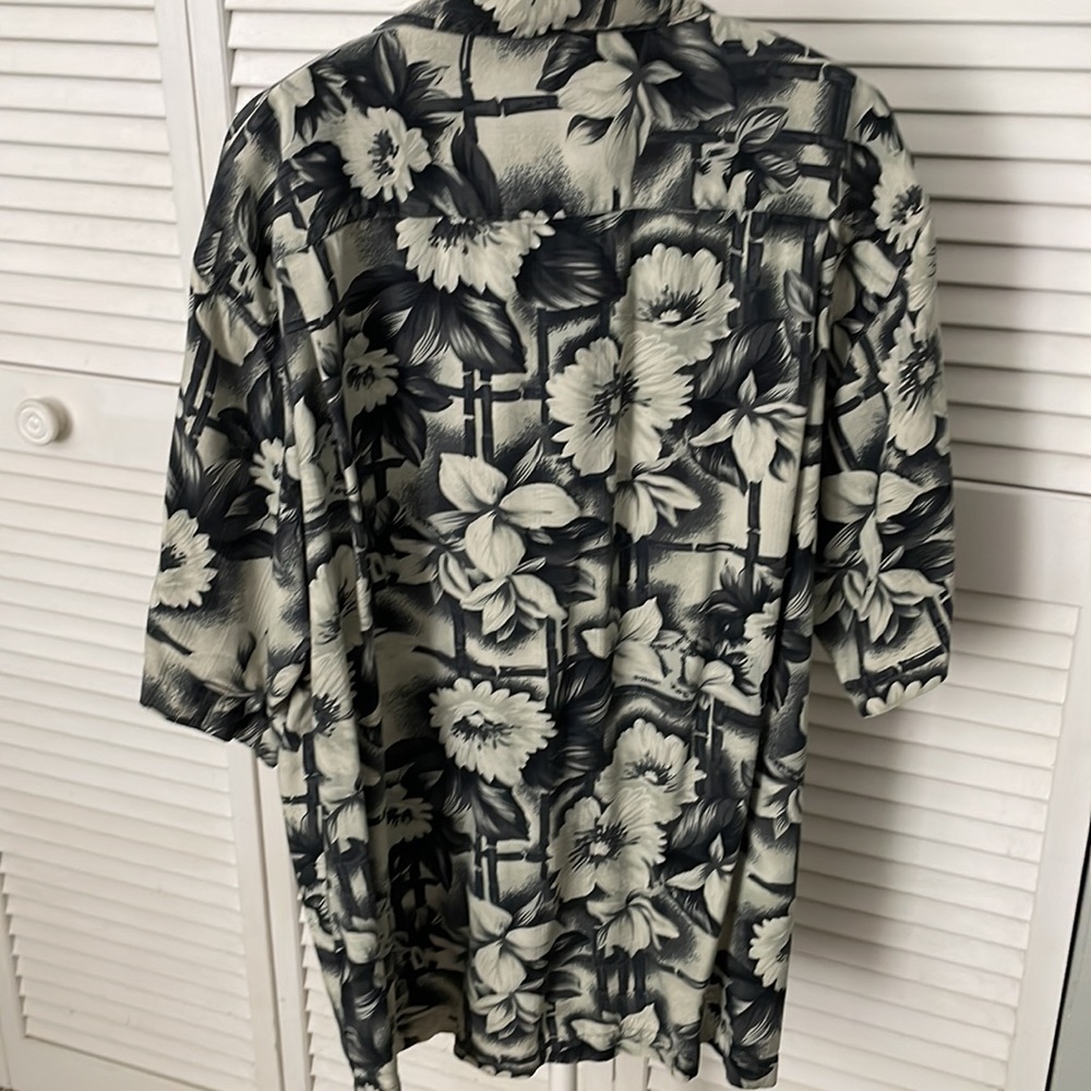 Vintage Tommy Bahama silk floral short sleeve shirt - Picture 4 of 11